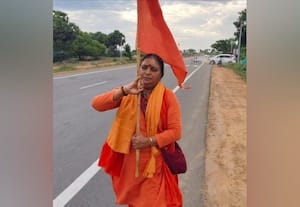  சனாதன தர்மத்தை வலியுறுத்தி ம.பி. பெண் பாதயாத்திரை