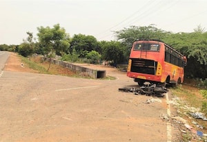  அபாய வளைவில் எச்சரிக்கை இல்லை அமராவதிப்புதுாரில் தொடர் விபத்து