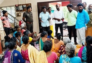  குடிநீர் கோரி காலி குடங்களுடன் பேரூராட்சி அலுவலகம் முற்றுகை