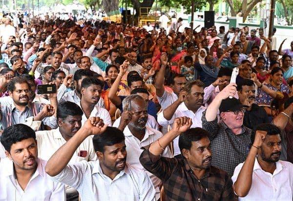  கவுரவ விரிவுரையாளர்கள் போராட்டம்