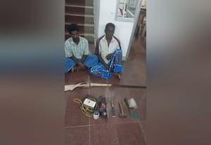  கல்வராயன்மலையில் நாட்டு துப்பாக்கி தயாரித்தவர் உட்பட இருவர் கைது