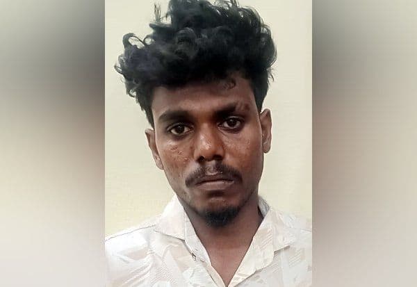  36 வெடிகுண்டுகளுடன் சிக்கிய இரு வாலிபர்களுக்கு 'காப்பு'