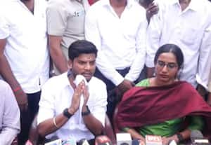 கோவிலுக்கு உள்ளே வீடியோ, போட்டோ எடுப்பதை தவிருங்கள்; இரு கரம் கூப்பி அமைச்சர் ரமேஷ் வேண்டுகோள்
