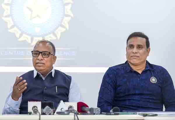 எந்திரமா... யாரோ செய்யும் மந்திரமா: லட்சுமண் காட்டம்