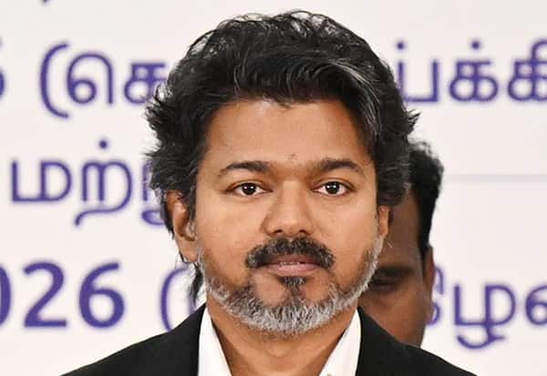 அதிமுக மாஜிக்களுக்கு கட்சி பதவிகளை வாரி வழங்கிய விஜய்; திகிலில் த.வெ.க.,வினர்