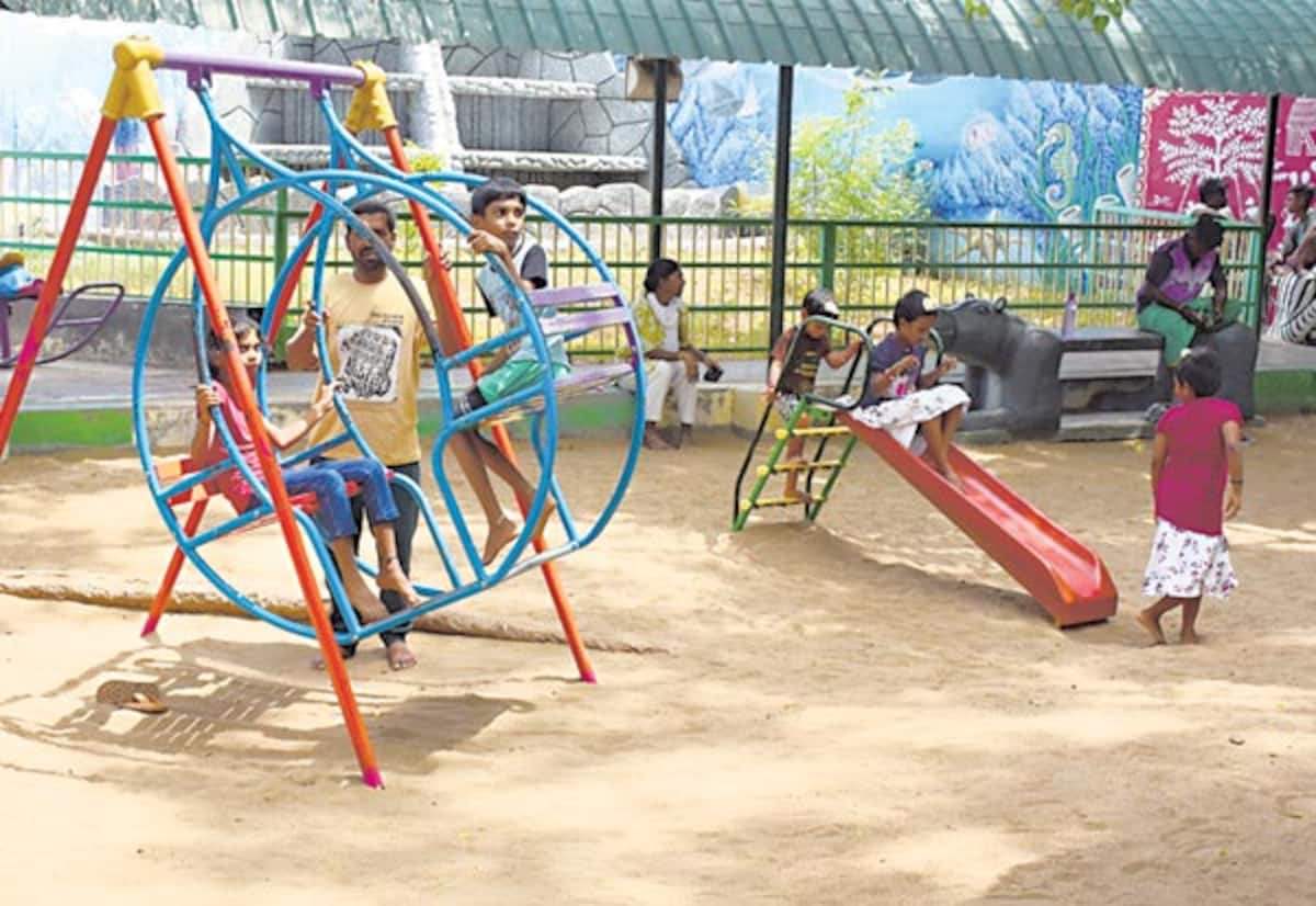 விடுமுறை நாளான நேற்று பூங்காவில் குவிந்த மக்கள்