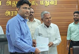 வாழ்நாள் சேமிப்பு ரூ.60 லட்சத்தை கொடிநாள் நிதியாக வழங்கிய முதியவர்; எழுந்து நின்று மரியாதை செலுத்திய அதிகாரிகள்