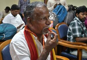  விசிலடித்த த.வெ.க., கவுன்சிலர் அடுத்த 2 கூட்டத்திற்கு சஸ்பெண்ட்