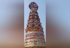  ஜொலிக்கும் மத நல்லிணக்க சந்தனக்கூடு செய்யும் அதிராம்பட்டினம் குடும்பத்தினர் பாரம்பரியமாக நடக்கும் பணி