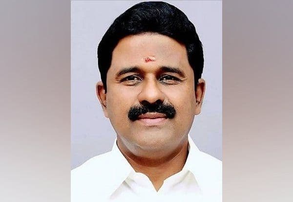  'முதல்வர் விஜய் வர வேண்டாமென கர்நாடக முதல்வர் கூறியது சரியல்ல'