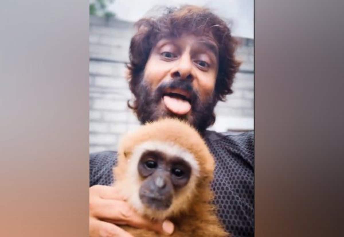 அரிய வகை குரங்குடன் வீடியோ: நடிகர் விக்ரம் மீது வனத்துறை விசாரணை