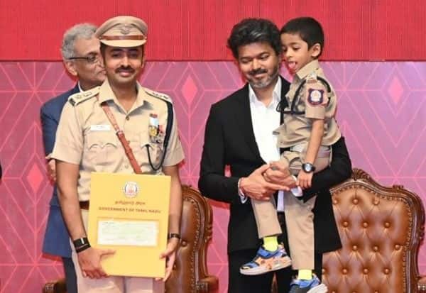  போதைப்பொருள் ஒழிப்பு போலீசாருக்கு விருது: பள்ளி, கல்லுாரி மாணவர்களுக்கு ரொக்க பரிசு: முதல்வர் விஜய் வழங்கினார்