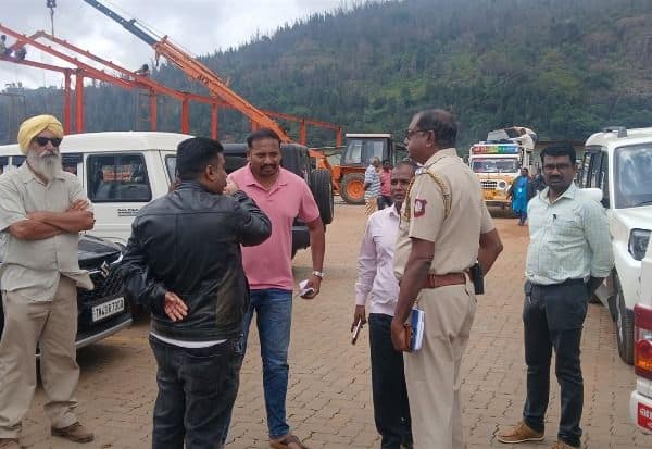  குன்னுாரில் அனுமதி இல்லாத கட்டுமானத்துக்கு 'சீல்'; போலீசில் வருவாய் துறை புகார்