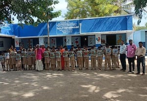 அனுமந்தபுரம் அரசு பள்ளியில் தினமலர்–பட்டம் இதழ் வழங்கல்