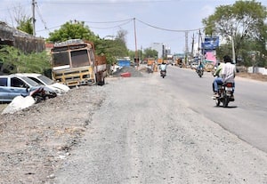  விபத்து, பறிமுதல் வாகனங்களை அகற்றாமலே விரிவாக்கப் பணி அலட்சியம் காட்டும் நெடுஞ்சாலைத்துறை