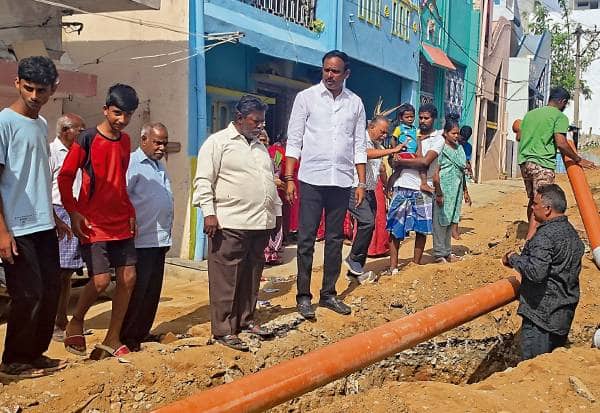 ஓசூரில் பாதாள சாக்கடை பணிக்கு எதிர்ப்பு