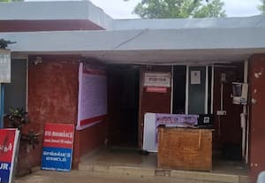  குறுகிய இடத்தில் காவல் நிலையம் அணைக்கட்டில் திணறும் போலீசார்