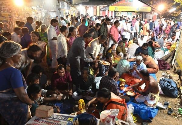  ஆடி அமாவாசையொட்டி பேரூரில் தர்ப்பண வழிபாடு
