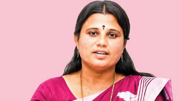 நம்மை நம்பியே கோட்டையில் முதல்வர் இருக்கிறார்; அமைச்சர் ஜெகதீஸ்வரி