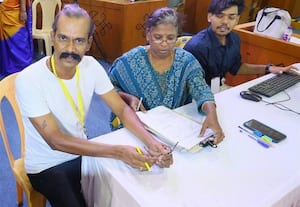 எம்.பி.பி.எஸ்., படிப்புக்கு தேர்வான 51 வயது நபர்:  நீட்  நுழைவுத்தேர்வே காரணம் என பெருமிதம்