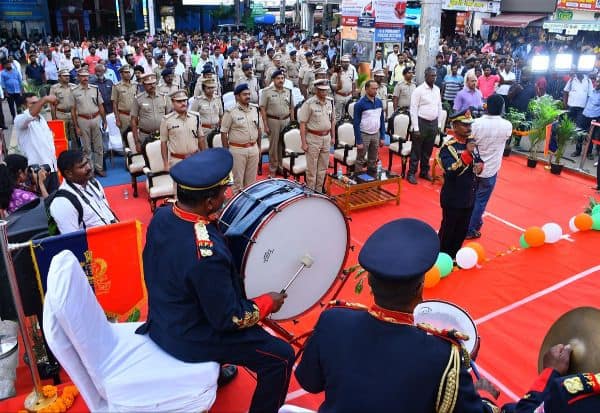  தேசிய கீதம் இசை நிகழ்ச்சி: மக்கள் ஆர்வம்