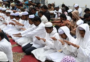  மழை வேண்டி இஸ்லாமிய மக்கள் சிறப்பு தொழுகை
