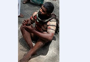 பேத்தியிடம் சில்மிஷம் செய்தவரை விரட்டி விரட்டி வெட்டிய பாட்டி
