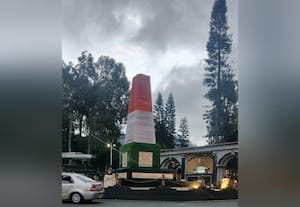  போர் நினைவு சதுக்கத்தில் அலங்காரம்