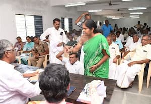  திருமூர்த்தி அணையில் மண் எடுக்க அனுமதிக்கணும் விவசாயிகள் வாக்குவாதம்