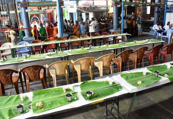  த.வெ.க., - எம்.எல்.ஏ.,வுக்காக 1 மணிநேரம் காத்திருந்த பக்தர்கள்