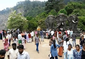  கொடைக்கானலில் குவிந்த பயணிகள்: நெரிசலால் அவதி