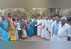 அ.தி.மு.க., நிவாரண உதவி வழங்கல்