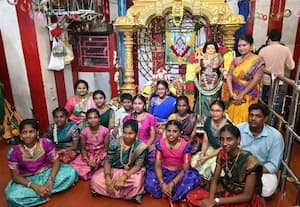  பூச்சொரிதல் விழாவில் அம்மன் ஊர்வலம்
