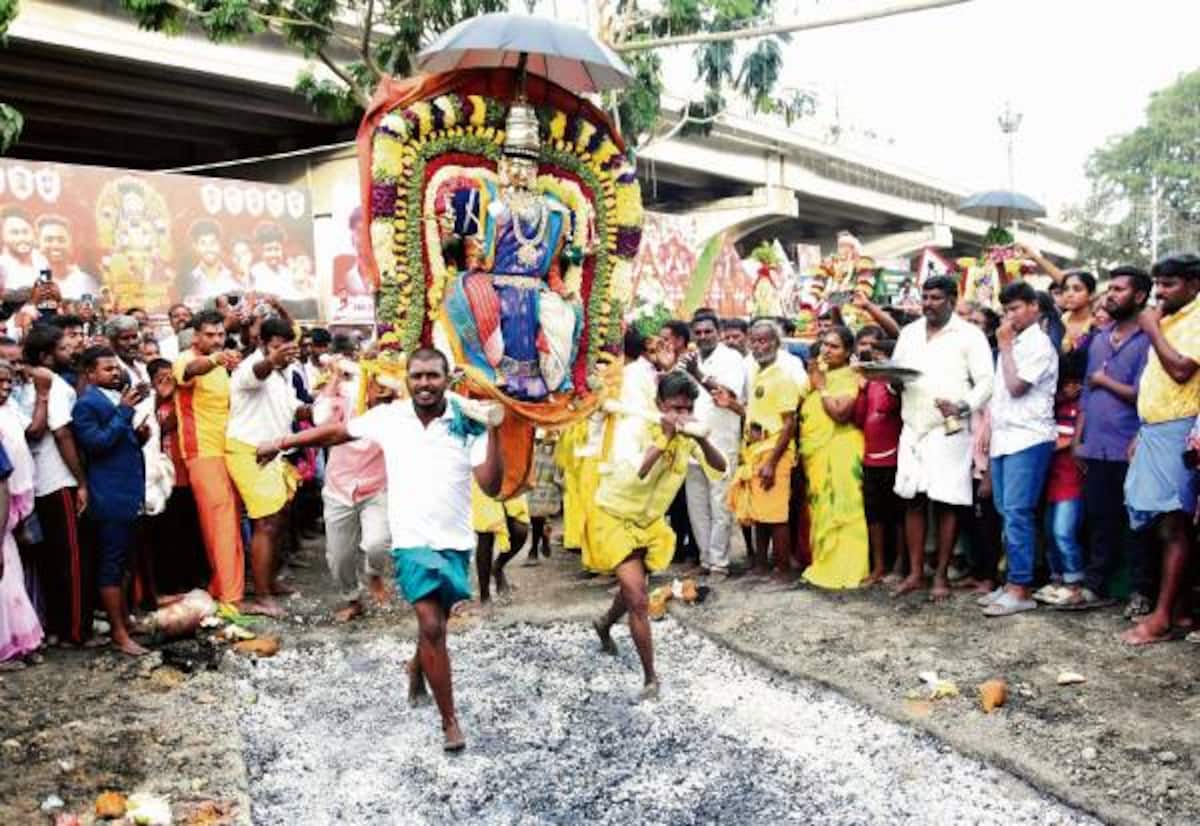 பெரியமாரியம்மன் கோவில் ஆடிப்பூர தீமிதி திருவிழா