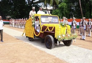  மாகேவில் சுதந்திர தின விழா அமைச்சர் தேசிய கொடியேற்றம்