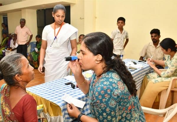  32 பேருக்கு இலவச கண் ஆபரேஷன்