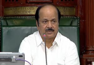 சட்டசபையில் முதல்வர் வரும்போது எழுந்து நிற்க வேண்டுமா: சபாநாயகர் சொல்வது என்ன?
