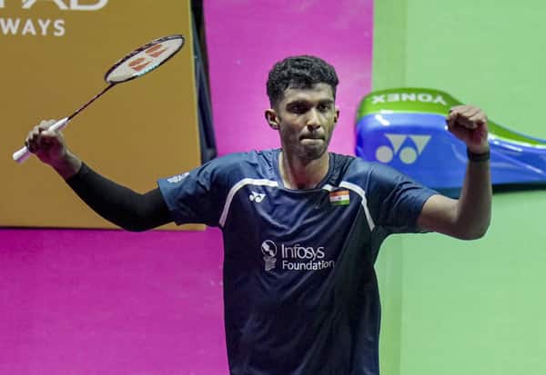 உலக பாட்மின்டன்: ஆயுஷ் அசத்தல் * 'நம்பர்-1' வீரரை வீழ்த்தினார்