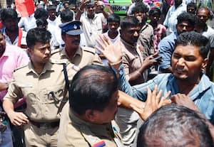 விசிக மறியலில் வழி கேட்ட வாலிபர் எஸ்.ஐ.,க்கு 'பளார்' விட்டதால் பரபரப்பு