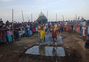  தீப்பாய்ந்தால் கோவிலில் தீமிதி உற்சவம்