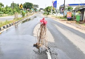  பல கோடி ரூபாய் சாலை சேதம்; நாள் கணக்கில் வீணாகும் குடிநீர்