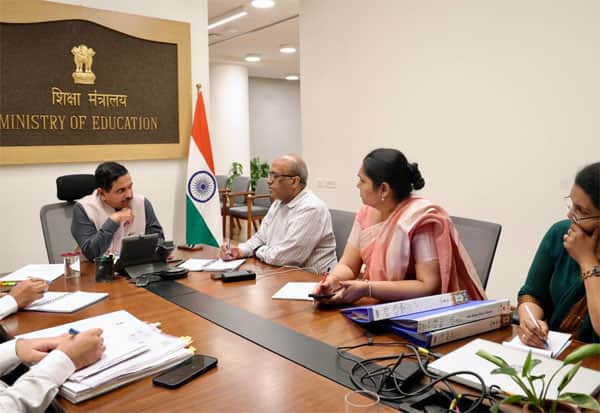 தேசிய தேர்வு முகமையின் வினாத்தாள் குழுவில் 600 நிபுணர்கள் நீக்கம்