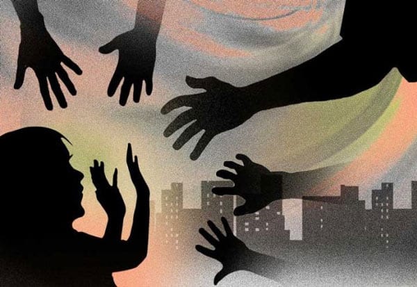 ஆசிரியர் பாலியல் தொந்தரவு: கலெக்டருக்கு மாணவியர் கடிதம்; 4 பேர் மீது வழக்குப்பதிவு