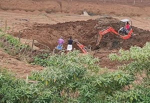 புதிய கிணறு வெட்டும் பணியில் விவசாயிகள்; கடை போக விளைச்சலுக்கு முன்னெச்சரிக்கை