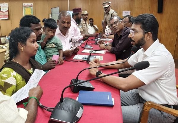  மக்கள் குறைதீர் முகாமில் குவிந்த மனுக்கள்