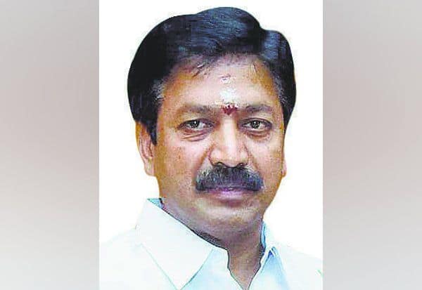  'காங்கிரஸ், பா.ஜ., கட்சிகளின் உடலில் இருப்பது ஒரே ஜீன்'