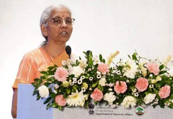 அரசு வங்கிகள் இளம் தலைமுறையினர் மீது கவனம் செலுத்த வேண்டும்; நிர்மலா சீதாராமன்
