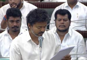 அனைத்து எம்எல்ஏக்களுக்கு கார், உதவியாளர்; முதல்வர் விஜய் அறிவிப்பு