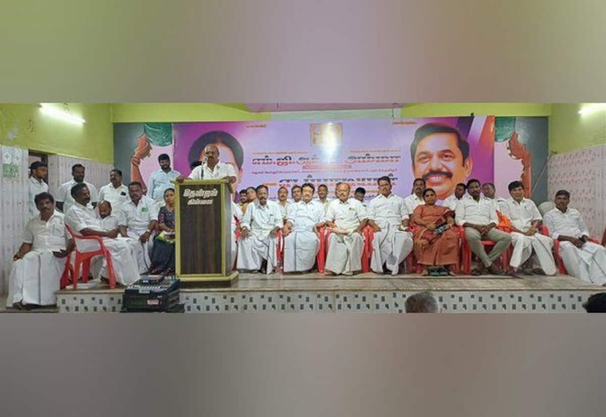 அ.தி.மு.க., ஒன்றிய நிர்வாகிகள் கூட்டம்: மாவட்ட செயலாளர் பாண்டியன் பங்கேற்பு