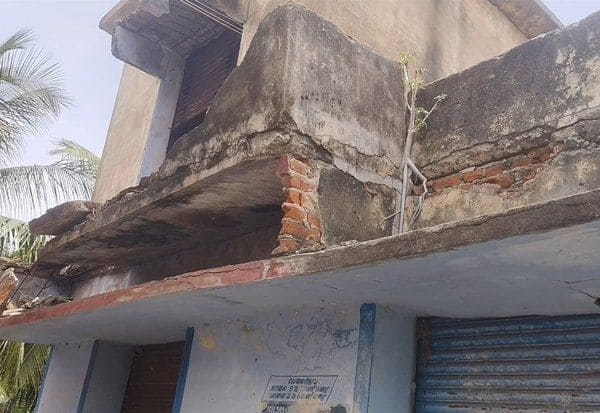  நெல் கோடவுனில் செயல்படும் ரேஷன் கடை மூடைக்கு இடமில்லாமல் தவிப்பு
